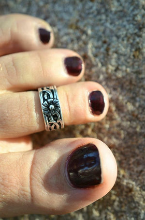 toe ring silver antique flower