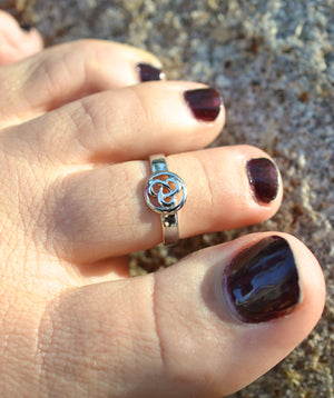 toe ring silver celtic eternity