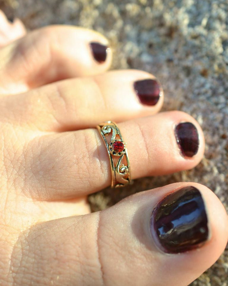 toe ring gold spiral band with stone 